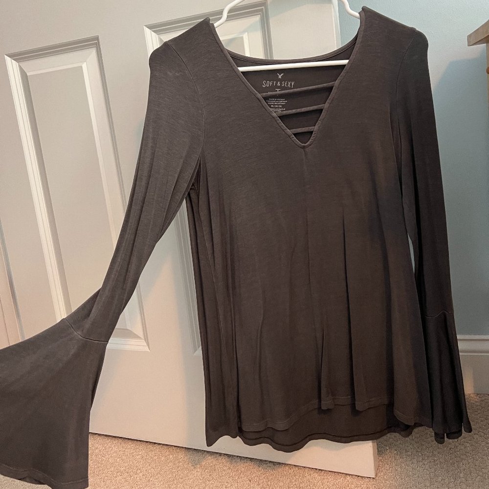 American Eagle Soft and Sexy Grey Long Sleeve Shirt SIZE MEDIUM